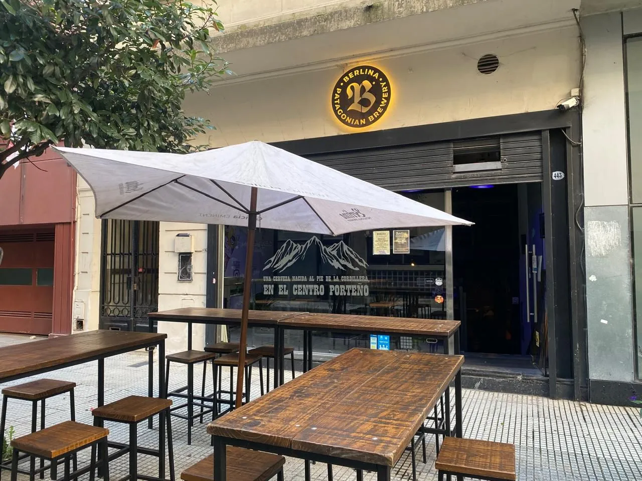 Local Comercial en Pasaje tres sarg 400