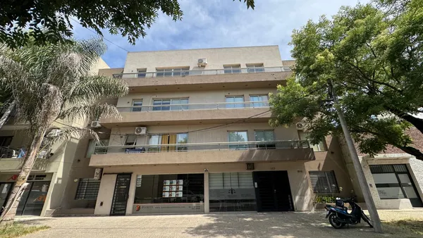 Departamento en Caseros 100