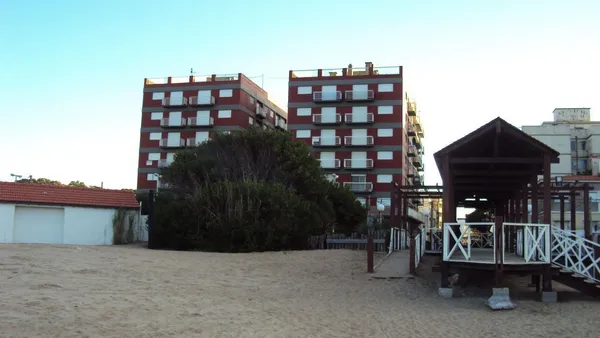 Departamento en Av. Costanera 25 100