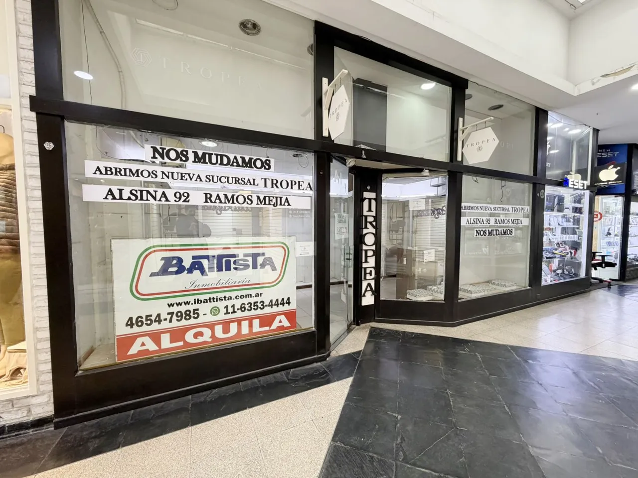 Local Comercial en AV. RIVADAVIA 14000