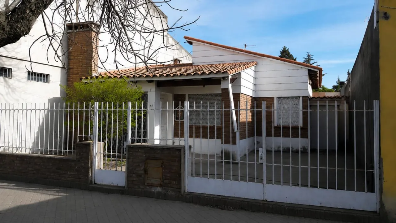 Casa en E. López 1100