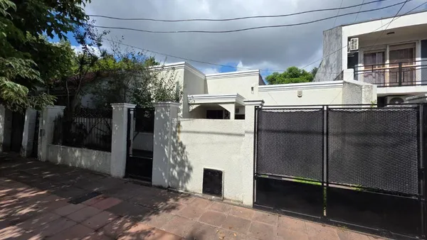 Casa en Dalmacio Vélez 600