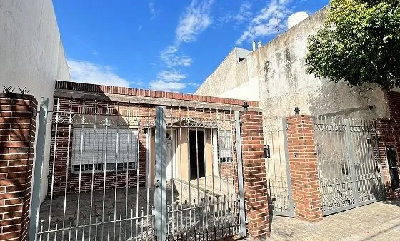 Casa en TUYUTI 1400