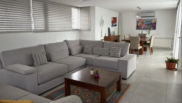 Casa en Los Pinos 1300