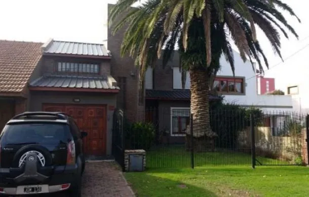 Casa en julian aguirre 5100