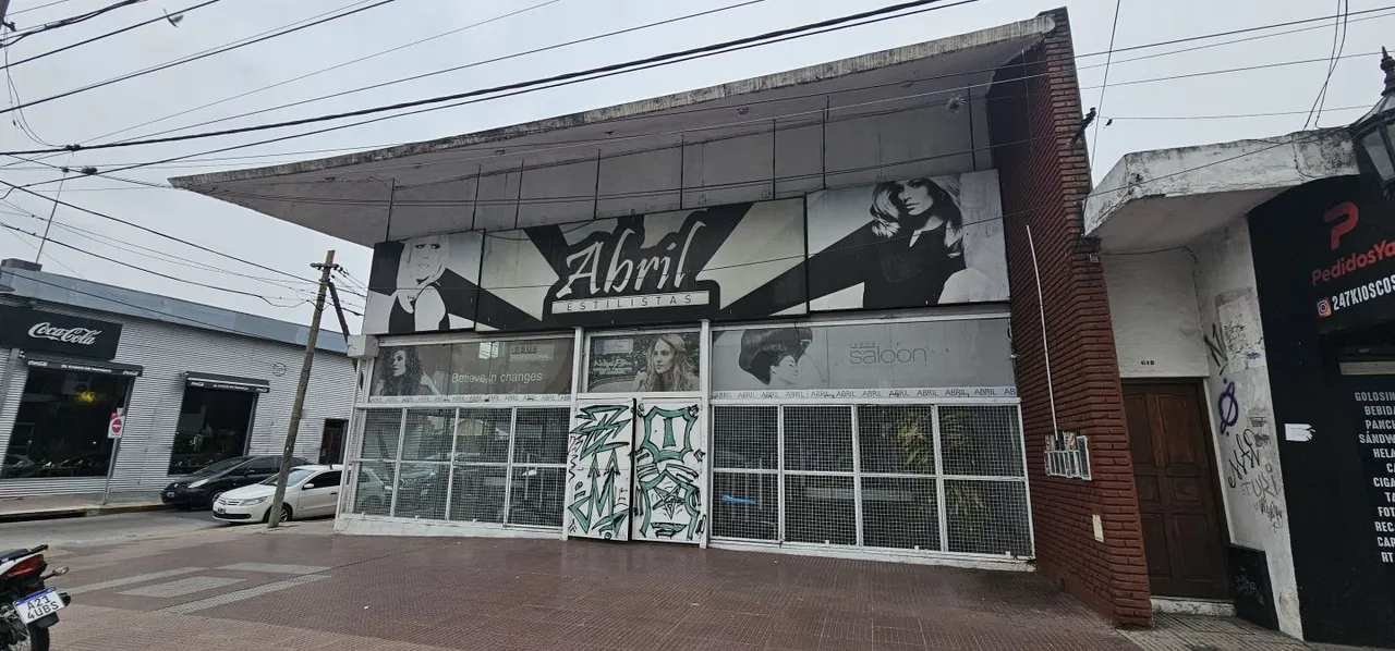 Local Comercial en Hipolito Yrigoye 600
