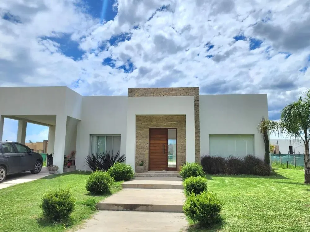 Casa en Barrio Privado D