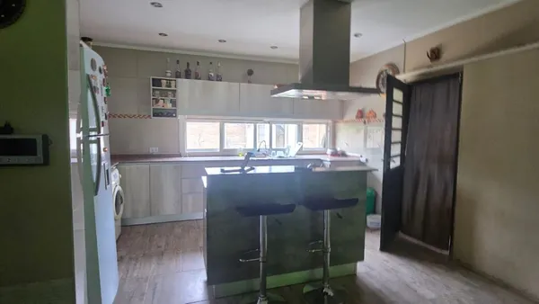 Casa en Los Juncos 800