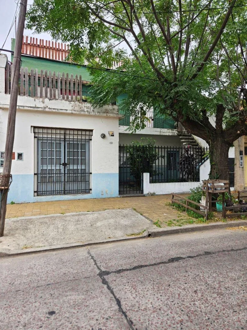 Casa en Adolfo Alsina 1000
