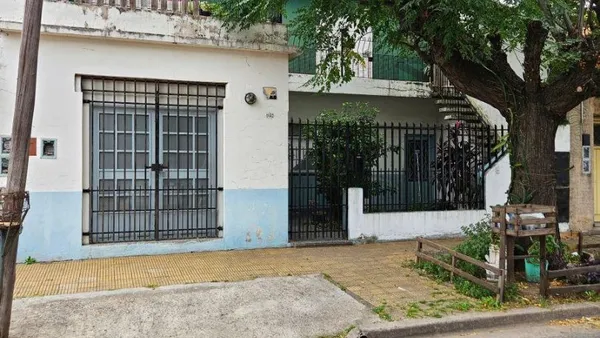 Casa en Adolfo Alsina 1000