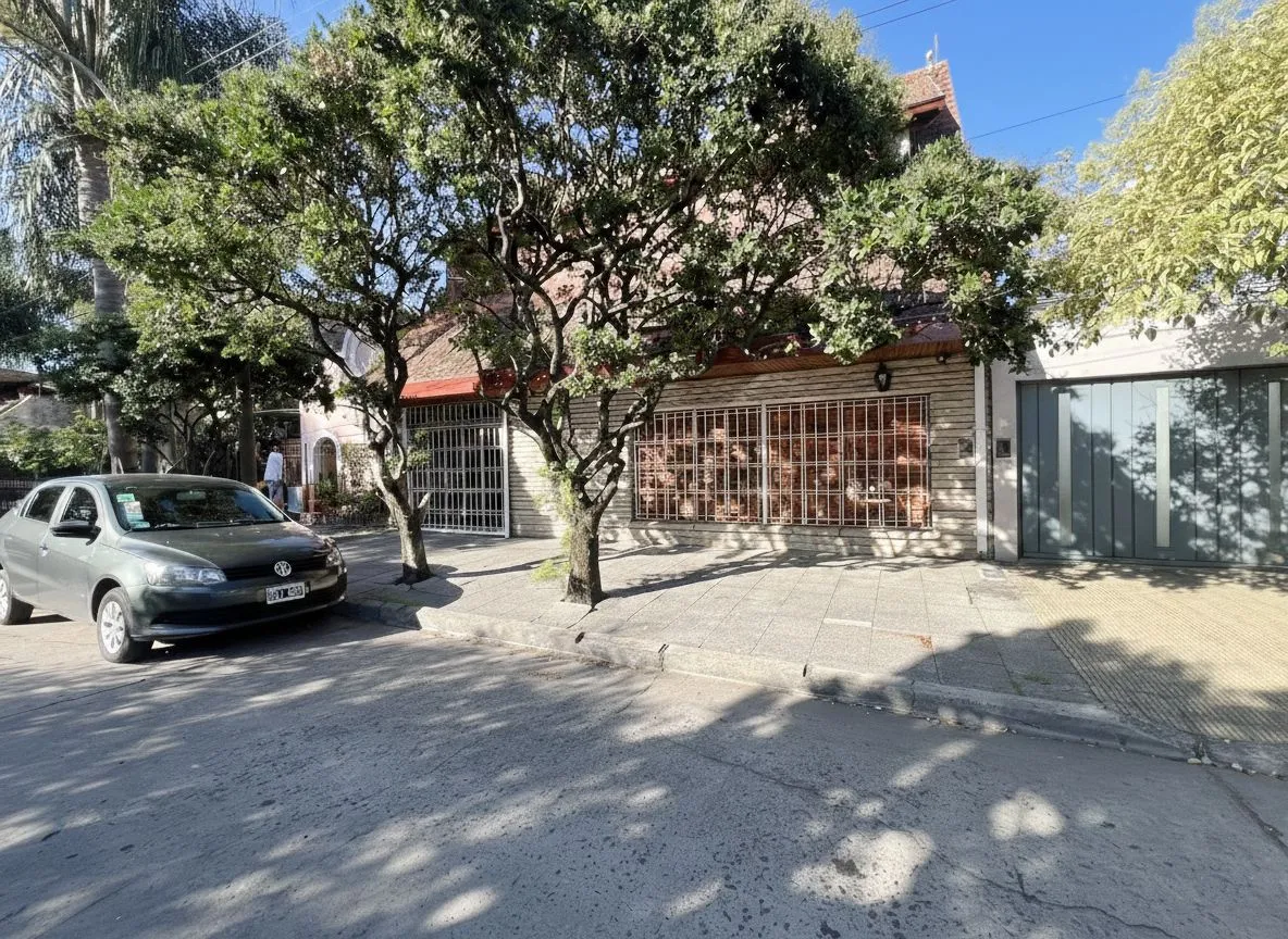 Casa en Ramon Falcon 2300
