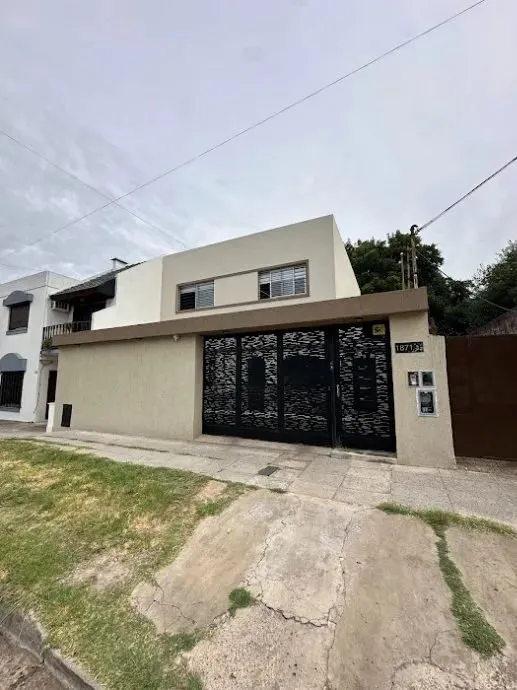 Casa en Sargento Cabral 1800