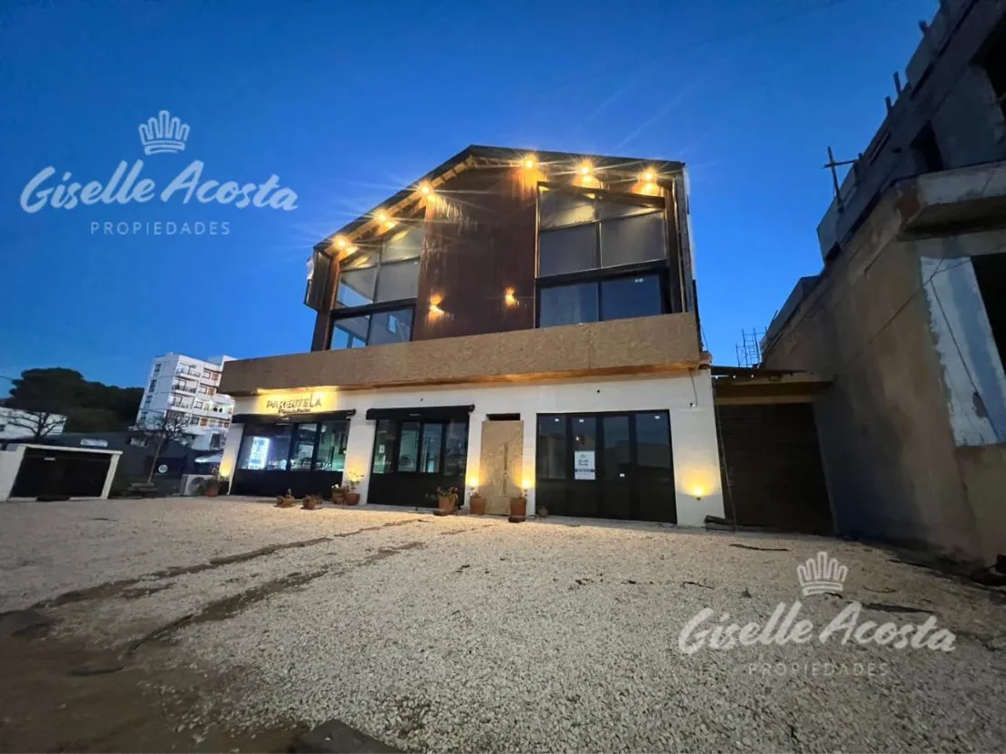 Local Comercial en Del Cangrejo 1400