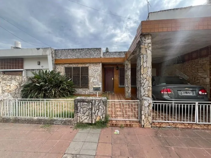 Casa en Matias Ramos Mej 1100