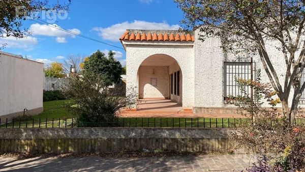 Casa en Almirante Brown 1400