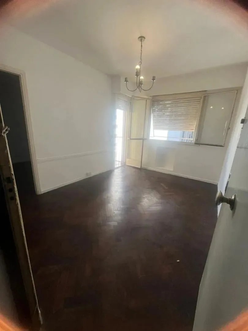 Departamento en Av Pueyrredón 200