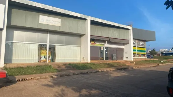 Local Comercial en LAS CALANDRIAS 6300