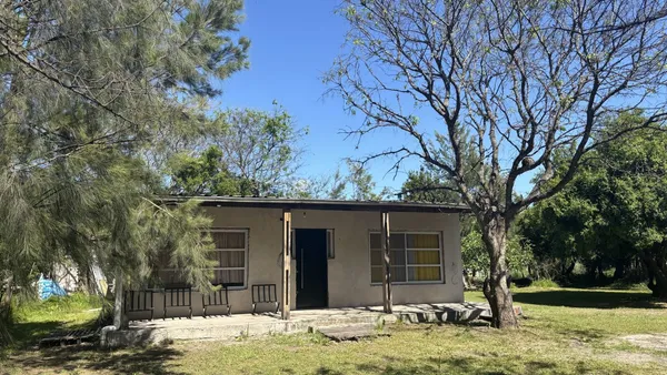 Casa en Av. Laprida e/ T