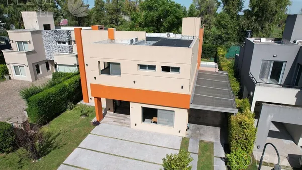 Casa en DR NICOLAS REPET 1100