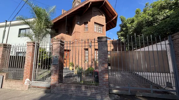 Casa en Intendente Gonza 1700