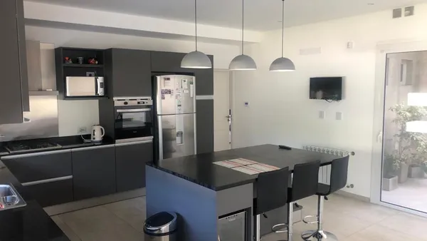 Casa en Esteban Echeverr 1600