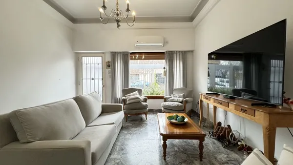 Casa en Lisandro de la T 4300