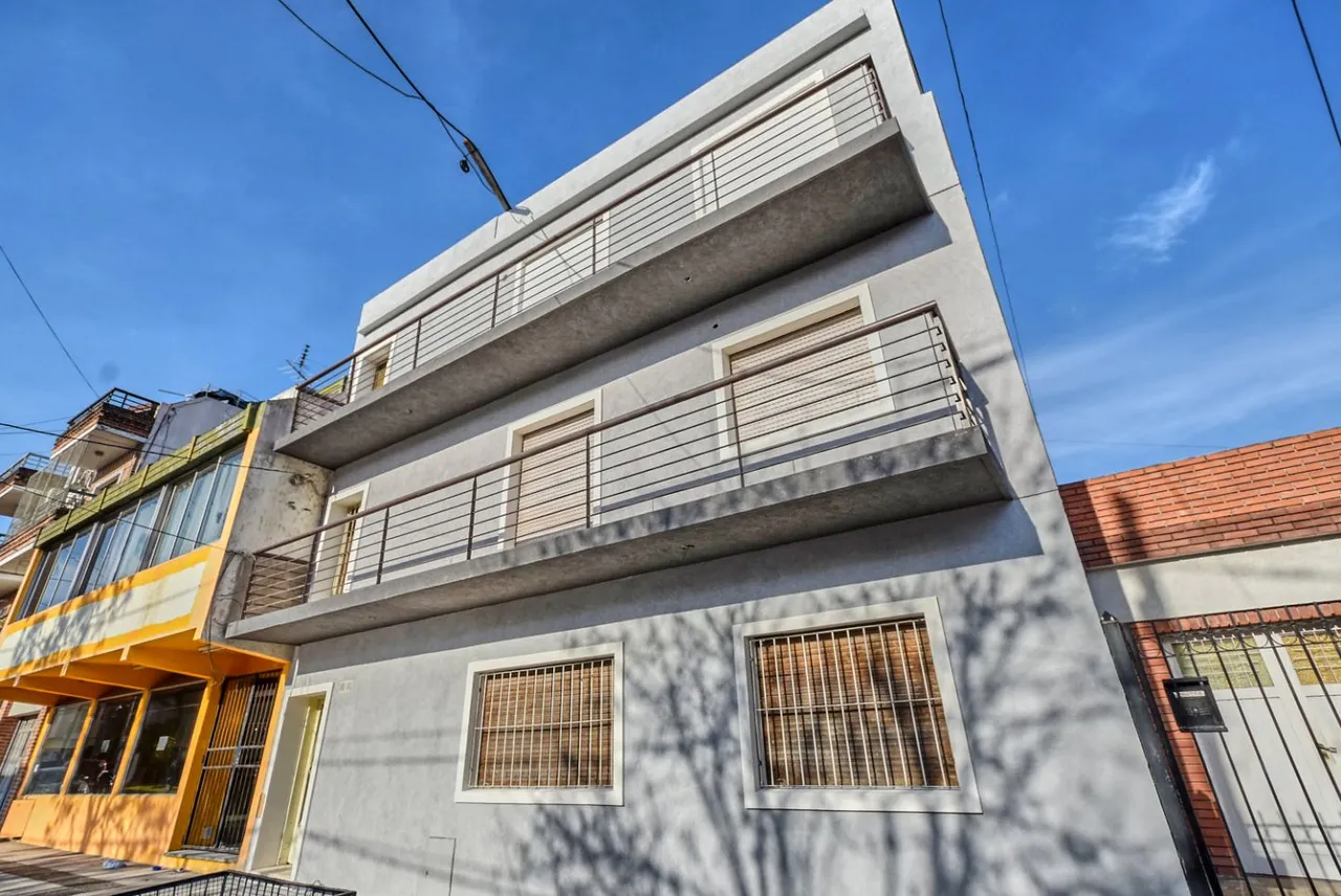 Departamento en PADRE CARRANZA 1400