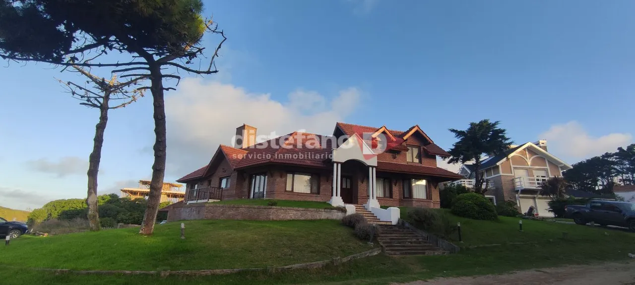Casa en AV. DEL OLIMPO