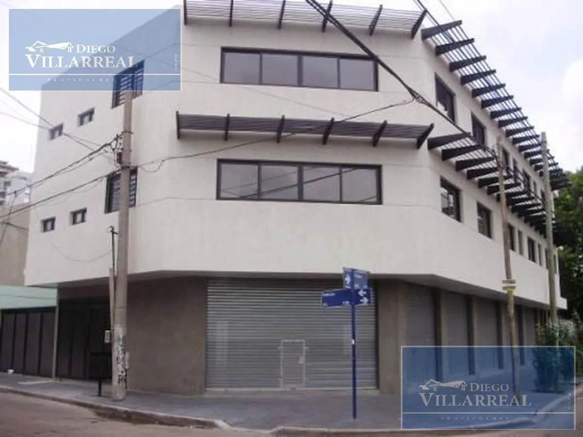 Local Comercial en Av Gaona 2000