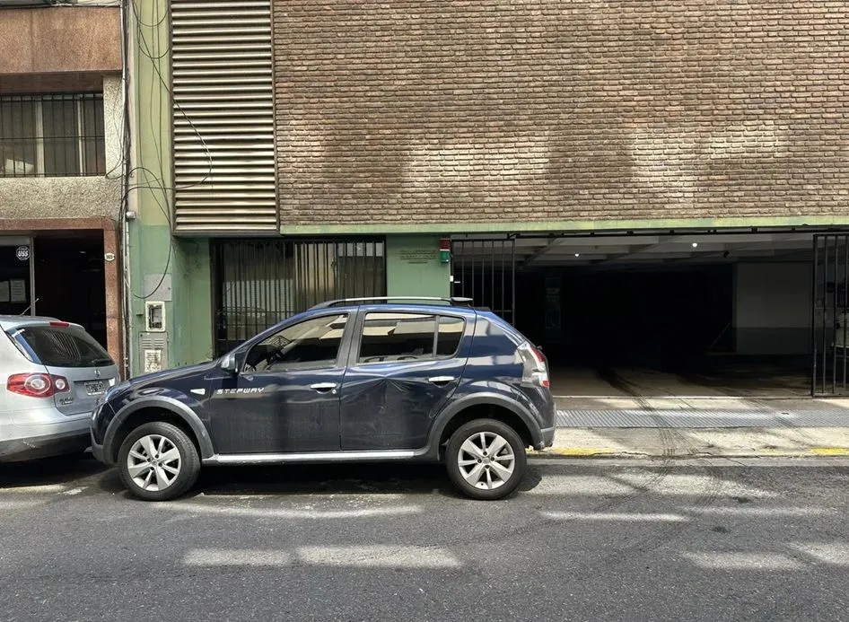 Cochera en Av Rivadavia 900