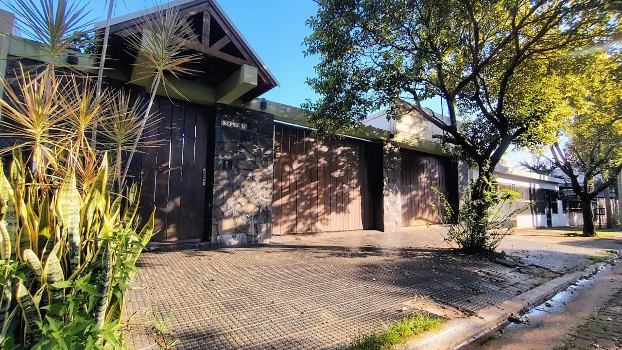Casa en Calle 140 5800
