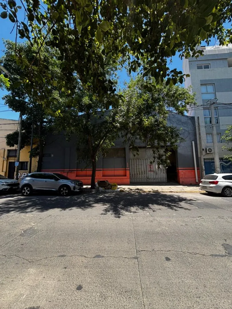 Local Comercial en Av. Juan B. Just 2400