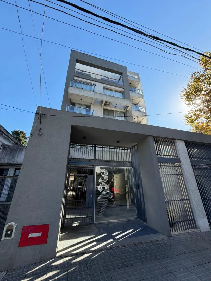 Departamento en Av. Carlos Pelle 300