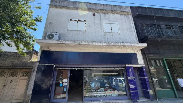 Local Comercial en AV. WARNES 700