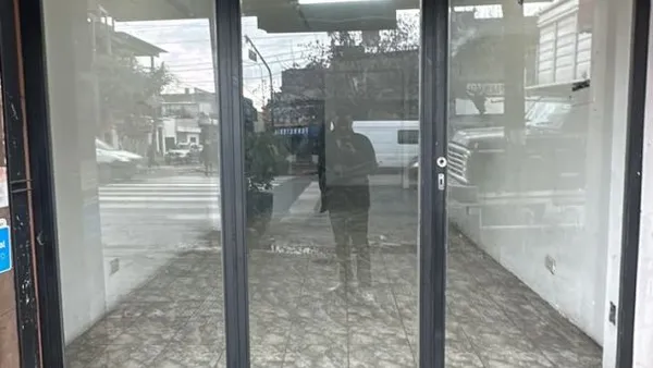 Local Comercial en juan manuel de r 1000