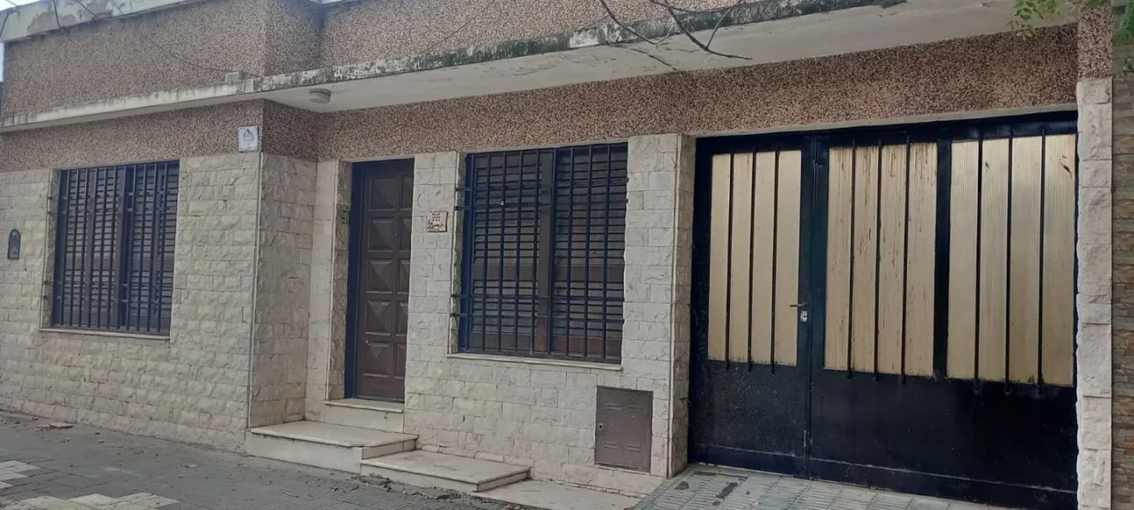 Casa en Acuña 700