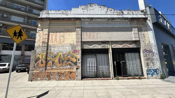 Local Comercial en AV. RIVADAVIA 17400