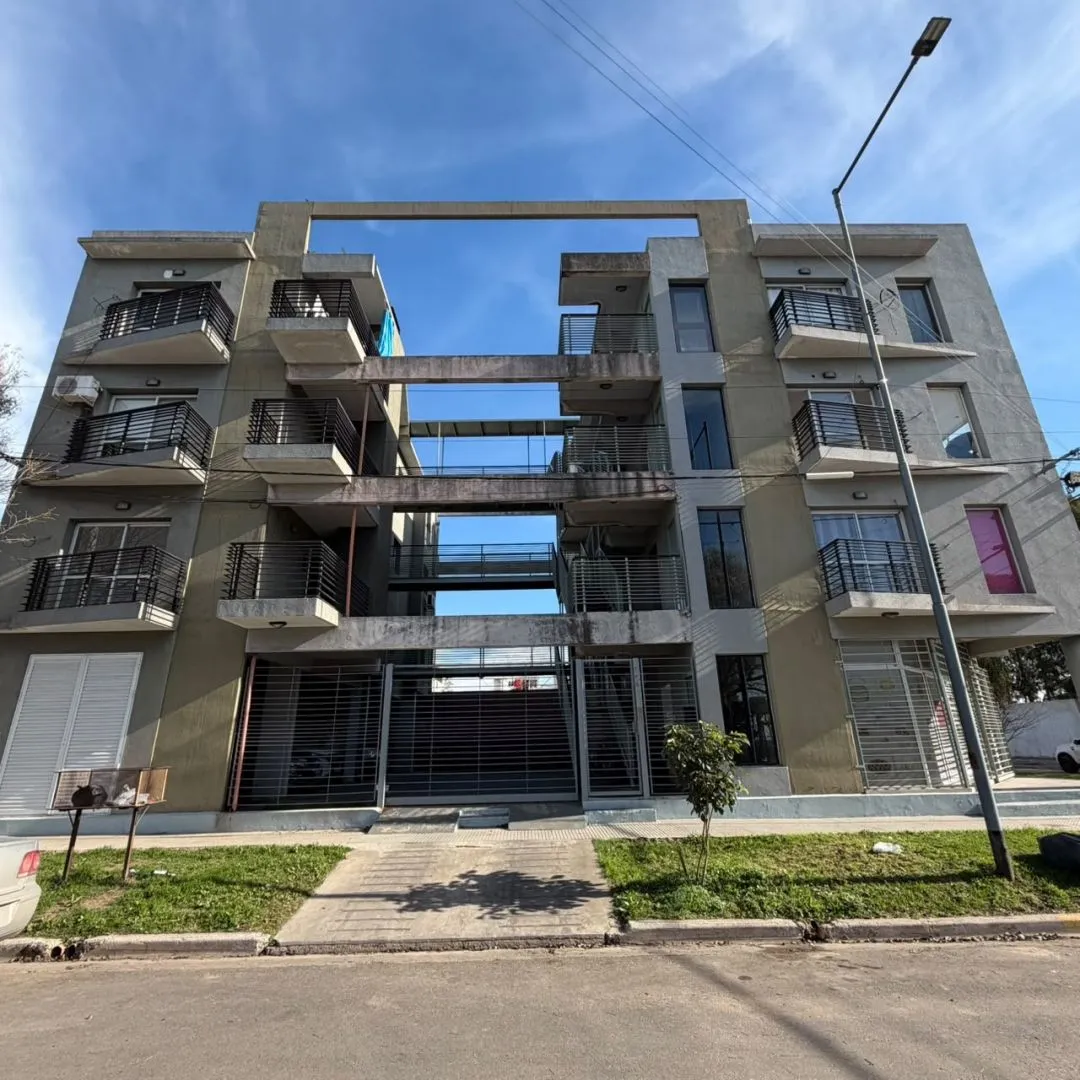 Departamento en Colón y 14 de F