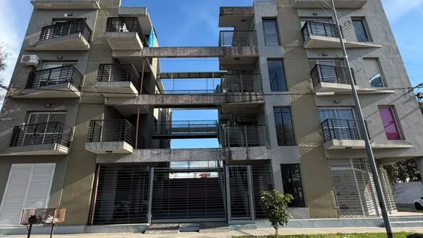 Departamento en Colón y 14 de F
