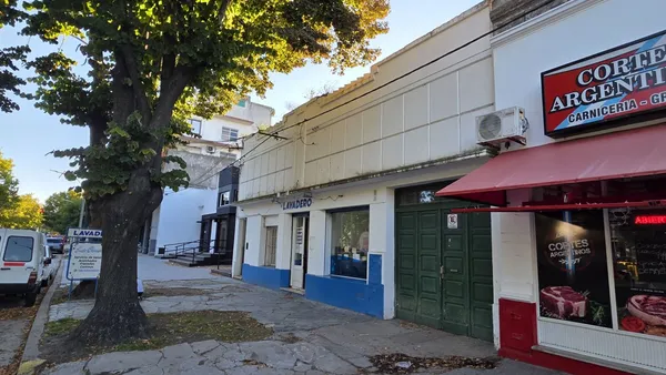 Local Comercial en AV. CHAVES