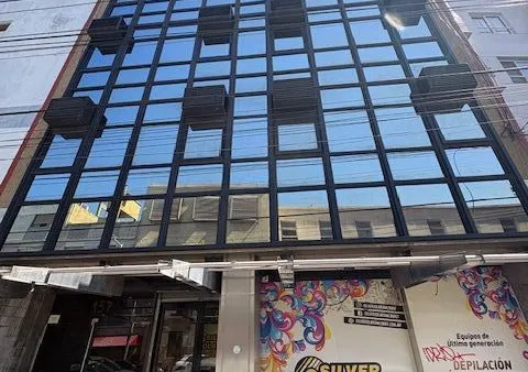 Oficina en Mariano Acosta 100