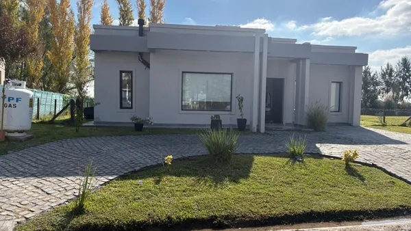 Casa en Barrio Privado C