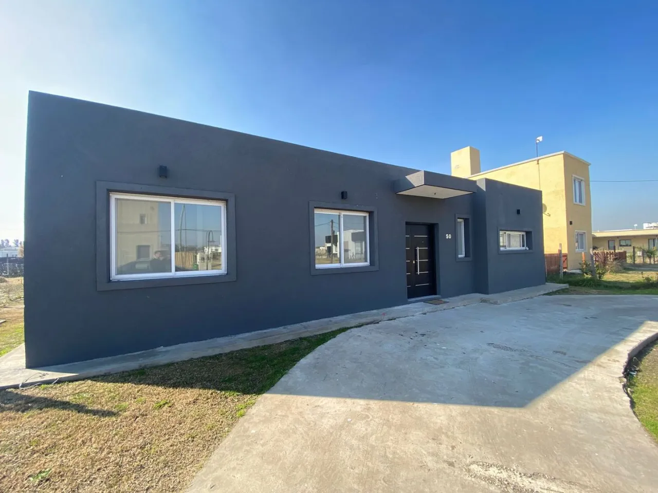Casa en LA PISTA 1200