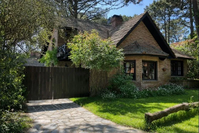 Casa en De La Calandria 400