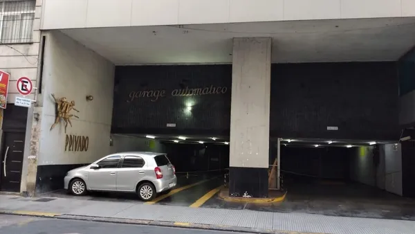 Cochera en URUGUAY 300