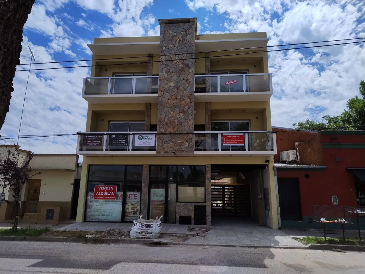 Local Comercial en PERÓN