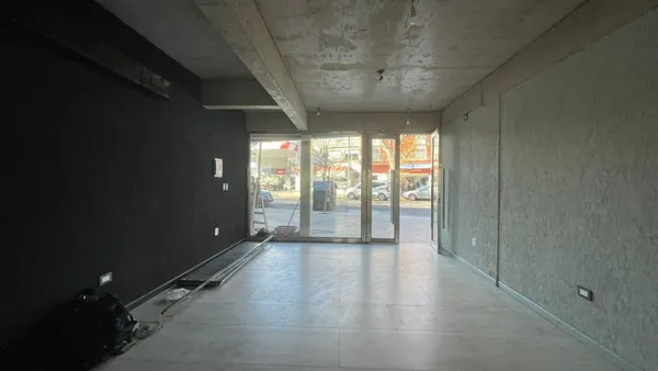 Local Comercial en AV EMILIO CASTRO 7000