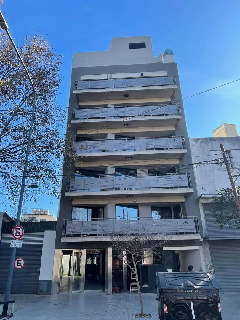 Departamento en AV EMILIO CASTRO 7000