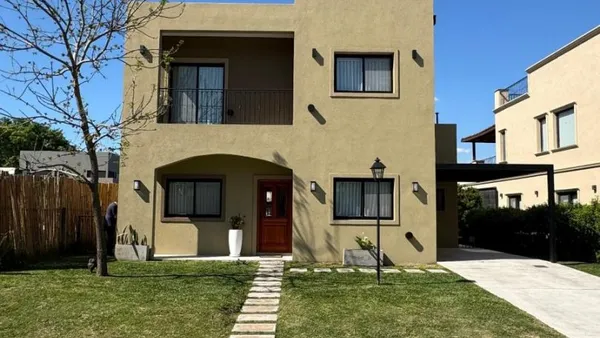 Casa en manzana 10 lote 100