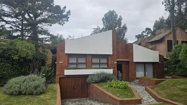 Casa en Av. Tres Carabel 800